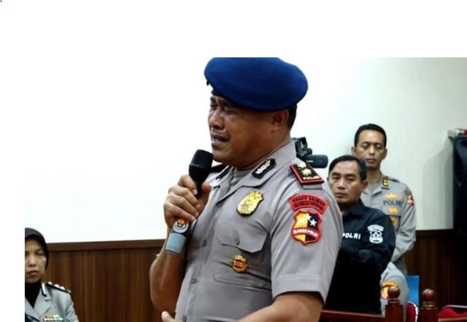 
					Kompol Cosmas saat di persidangan