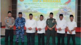 Bupati dan wakil bupati Jombang bersama pejabat forum komunikasi pimpinan (Forkompimda) Jombang menghadiri acara doa bersama lintas agama di Makodim Jomnbang, Senin 29 September 2025, untuk menjambut HUT ke-80 TNI yang jatuh 5 Oktober 2025. Foto: Diskominfo Pemkab Jombang