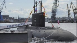 Kapal selam Novorossiysk saat sandar