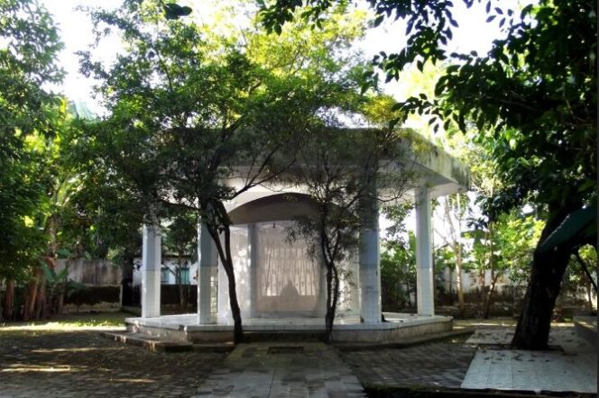 
					Keraton Macan Putih