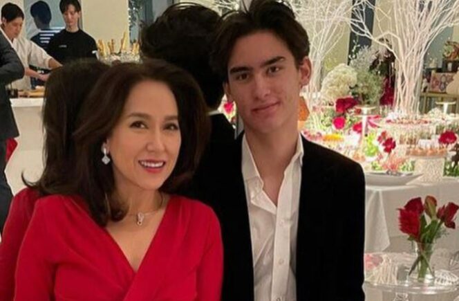 
					Frederik Kiran bersama ibunya Kartika Sari Dewi