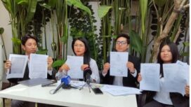 Lawyer Ni Luh Arie Ratna Sukasari and her team from Malekat Hukum Law Firm speaks to reporters about the death of Australian national Byron James Dumschat, also known as Byron Haddow, during a press conference in Badung, Bali, September 24, 2025. (ANTARA/Rolandus Nampu) 