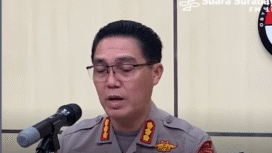 Kombes Pol Jules Abraham Abast Kabid Humas Polda Jatim dalam konferensi pers terkait penanganan dan penegakan hukum terkait kericuhan demonstrasi di wilayah Jatim, Senin malam 1 September 2025. Foto: Instagram@suarasurabayamedia
