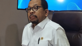 Kepala Staf Presiden, M. Godari memberikan keterangan pers, terakit dengan kejadian luar biasa keracunan massal di berbagai tempat setelah mengonsumsi makanan dari mintar dapur MBG, Senin 22 September 2025. Foto: istimewa
