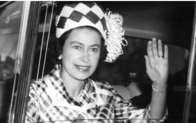 
					Ratu Elizabeth II