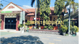 Dimana-mana bermunculan tarikan sumbangan oleh sekolah dengan dalih dan alasan bermacam-macam, Di SMPN 1 Buduran, Sidoarjo, sekolah menarik sumbangan baru Rp 100.000/siswa untuk kelas 7, 8. 9. Alasannya untuk biaya enam program unggulan sekolah. Foto: Kredonews.com/ Arso Yudianto