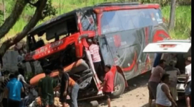 Delapan penumpang meninggal dunia,akibat rem blong, bus pariwisata PO IND'S 88 mengangkut 52 penumpang rombongan karyawan Rumah Sakit Bina Sehat (RSBS) Jember, mengalami kecelakaan di jalur Bromo lewat Probolinggi, Minggu sore, 14 September 2025. Foto: oposisicerdas.com