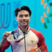 Seraf Naro Siregar meraih medali emas nomor Daoshu pada Kejuaraan Dunia Wushu 2025 di Brasil (Foto: PB WI)