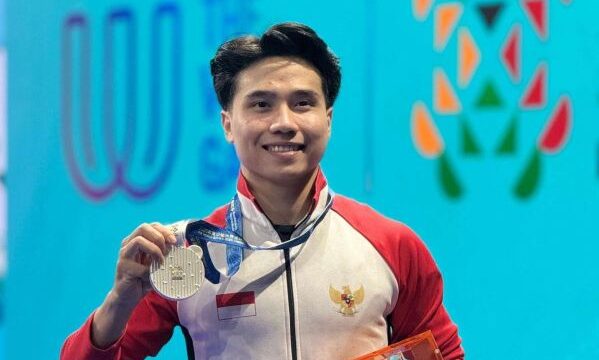 Seraf Naro Siregar meraih medali emas nomor Daoshu pada Kejuaraan Dunia Wushu 2025 di Brasil (Foto: PB WI)