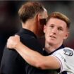 Pelatih Inggris asal Jerman Thomas Tuchel bersama Elliot Anderson yan tampil gemilang