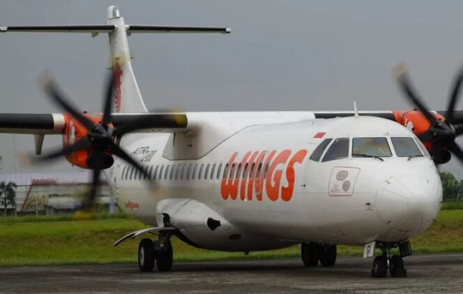 
					Penerbangan dilayani Wings Air