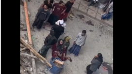 Tim SAR Gabungan saat fokus untuk segera bisa mengevakuasi sekitar 7 korban rereuntuhan, dan berdasarkan informasi mereka masih dalam kondisi hidup, dalam upaya pertolongan kepada santri korban ambruknya musala Ponpes Al Khoziny, Minggu sore, 29 September 2025. Foto: Instagram@inisurabaya