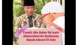 Abu Bakar Ba'asyir, Senin 29 September 2025, siang sekitar pukul 12.00 wib bertandang ke rumah kediaman Presiden ke-7 RI, Jokwo Widodo, di Solo, berbincang sekitar 20 menit. Foto: tangkap layar video Instagram@purwanto.m.ali