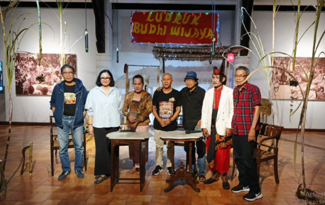 
					Kelompok seniman ludruk Budhi Wijaya asal  Ngisikan Jombang, menyelenggarakan petunjukkan keliling selama sebulan penuh di  Jawa Timur. Fotot: Dok. Ludruk Budhi Wijaya 