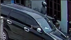 CCTV menunjukkan bukti terjadi pencurian motor milik tamu yang sedang beratmu acara hajata di di Dusun Sawahan, Desa Barongsawahan, Kecamatan Bandarkedungmulyo, Kabupaten Jombang, Minggu 7 September 2025. Foto: Tangkap layar video Instagram@jombanginformasi_