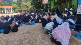 Video aksi demo aksi demo siswa SMKN 1 Kampak, Trenggalek, menyebar luas, membuat semakin tercoreng dunia pendidik Indonesia dalam urusan keuangan dan sumbangan. Foto: tangkap layar video Yuotube@suyra.co