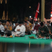 Bupati Warsubi pimpin acara dioa bersama lintas agama di pendopo Pemkab Jombang, Senin 1 September 2025. Doa diarahkan untuk menjaga keamanan dan keselamatan bagi bangsa Indonesia. Foto: Diskominfo Pemkab Jombang