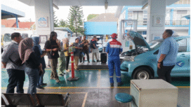 PT Perusahaan Gas Negara Tbk (PGN) selaku Subholding Gas Pertamina mengajak jurnalis mengendarai taksi berbahan bakar gas (BBG) menuju SPBG Ngagel dalam sosialisasi Anugerah Jurnalistik Pertamina 2025 (AJP 2025) di wilayah Jawa Timur, Bali, dan Nusa Tenggara (Jatimbalinus). Kegiatan ini berlangsung pada Kamis, (18/9/2025) di Surabaya. Foto: Dok/ PT PGN