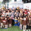 Bupati Warsubi bersama siswas Siswi TK AR-Rahman, usai meletakkan batu pertama pembangunan SD Ar-Rahman di, Jl Bali, Jombang, Minggu 14 September 2025. Foto: Dinas Kominfo Pemkab Jombang