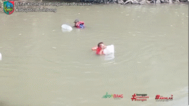 Dinas Perikanan dan Ketahanan Pangan Pemkab Jombang melakukan aksi pelestarian sungai, dengan cara menerbar 5.000 bibit ikan ke sungai Bete, Mojokagung, Rabu 24 September 2025. Foto: jombangkab.go.id