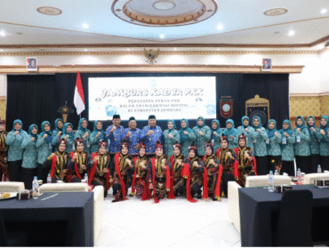 Sebanyak 380 orang mengikuti Jambore Kader PKK Kabupaten Jombang Tahun 2025 sebagai tonggak penting yang menandai langkah strategis Gerakan PKK dalam menghadapi era digital. Digelar selama dua hari mulai 17 September 2025. Diskomifo Pemkab Jombang