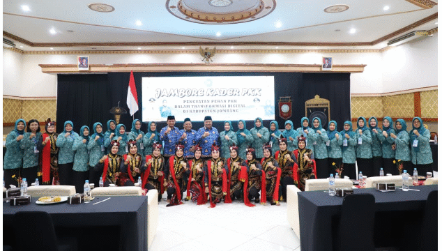 Sebanyak 380 orang mengikuti Jambore Kader PKK Kabupaten Jombang Tahun 2025 sebagai tonggak penting yang menandai langkah strategis Gerakan PKK dalam menghadapi era digital. Digelar selama dua hari mulai 17 September 2025. Diskomifo Pemkab Jombang