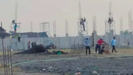 Kegiatan konstruksi PT Jian You Indonesia di Desa Gambiran, Kecamatan Mojoaghung, Kabupaten Jombang, Jawa Timur, diduga belum dilengkapi Persetujuan Bangunan Gedung (PBG) (Foto: Dok. KredoNews.com)