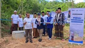 PT Terminal Perkemas Surabaya meeralisasi CSR atau Tanggung Jawab Sosial dan Lingkungan, dengan cara membangun ketersediaan air bersih kepada warga di kawasan Kabupaten Pamekasa, Madura, sejak 2022. Foto: dok PT TKS