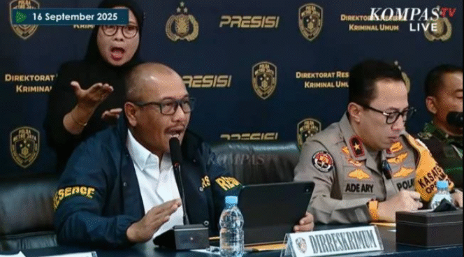 
					Denpom TNI dan Polda Mtero Jaya menggelar konfrensi pers, Selasa 16 September 2025,  ungkap keterlibatan 2 oknum Kopassu dalam kasus penculikan dan pembunuhan kepala cabang pembantu (KCP) VRI M. Ilham Pradita. Foto: Kompas TV