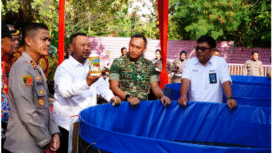 Bupati Fandi Akhmad Yani, Kapolres AKBP Rovan Richard Mahenu, Dandim Letkol Inf Fadly Subur Karamaha. dan Dirut Petro Kimia Gresik Daconi Khotob melaunching program budidaya lele untuk 80 desa se wilayah Gresik. Foto: Istimewa
