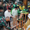 Walikota, Kapolres dan Dandim kota batu bersama paguyuban driver ojek online (Ojol) menggelar doa bersama untuk Affan Kurniawa. Acara digelar di pendopo rumah dinas pemkot Batu, Selasa malam 2 September 2025. Foto: Kredonews.com/ arso yudianto