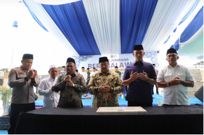 
					Bupati Jombang, Warsubi bersama pejabat Fokopimda hadiri acara sholawatan Muualud Nai dan peresmian Pondok Pesantren Al-Muhajirin di dalam Lpas Jombang, Kamis 12 September 2025. Foto: Jombangkab.go.id