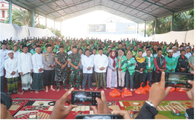 
					Pejabat Forkopimda Jombang hadiri acara doa bersama yang diselenggarakan oleh komunitas Ojol Jombang untuk mendoakan mendiang  Affan Kurniawan, serta keamanan wilayah Jombang di masjid Masjid As-Sami’, Mojokrapak, Jombang, Senin 1 September 2025. Foto: Diskominfo Pemkab Jombang