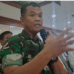 Wakil Panglima TNI Jenderal TNI Tandyo memberi keterangan pers terkait dugaan penangkapan anggota Badan Intelijen Strategis (BAIS) TNI oleh Brimob Polri,  Senin, 1 September 2025, di kompleks parlemen, Senayan, Jakarta. Foto: Instagram@idntimes