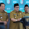 Bupati Jombang Warsubi didampingi wakil KH Salmanudin Yazid, dan Skeretaris Daerah Agus Purnomo menggelar konferensi pers terkait pelaksanaan job-fit, untuk proses mutasi jabatan di pemkab Jombang, di pendopo, Senin 8 September 2025. Foto: Diskominfo Pemkab Jombang