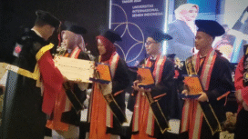 Rektor Universitas Internasional Semen Indonesia (UISI). Rektor UISI Dr. Eka Ananta Sidharta SE, MM, AK, CA, CFrA, CBV mewisuda 238 mahasiswa, dari 10 prodi, di Hotel Aston Gresik, Sabtu, 13 September 2025. Foto: dok/ UISI