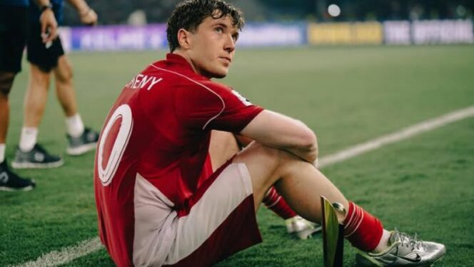
					Ole Romeny mengalami cedera saat bermain untuk Oxford United di Piala Presiden 2025 melawan Arema FC. (Foto.instagram oleromeny)