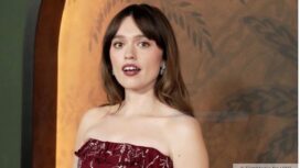 Bintang White Lotus Aimee Lou Wood