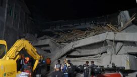 Alat berat dioperasikan di TKP