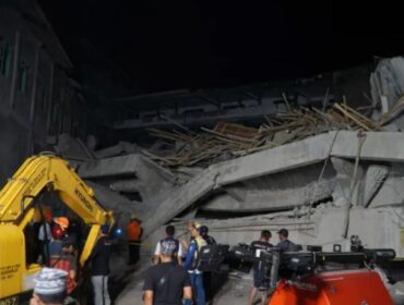 Alat berat dioperasikan di TKP