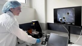 Para ilmuwan di Vevey, Swiss sedang menciptakan biokomputer yang berasal dari sel kulit manusia.(bbc.com)