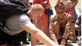 Menegakkan telur saat Hari Tanpa Bayangan