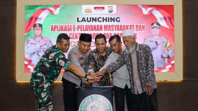 
					saat Polres Jombang Launching Aplikasi E-Pelayanan Masyarakat dan WhatsApp Center ‘Lapor Pak Kapolsek’