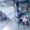 aksi kedua pelaku saat terekam CCTV