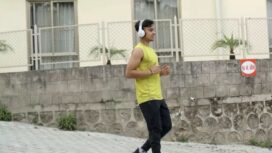 Jalan mundur melatih 2O (Otot dan Otak)