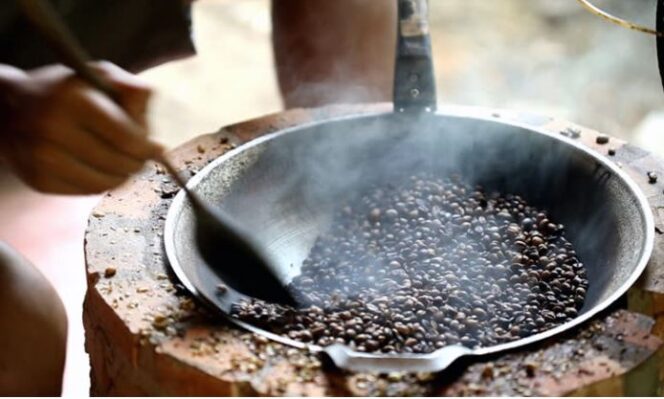 
					Kopi sangrai ringan hingga sedang sering kali memiliki lebih sedikit akrilamida dibandingkan kopi sangrai gelap