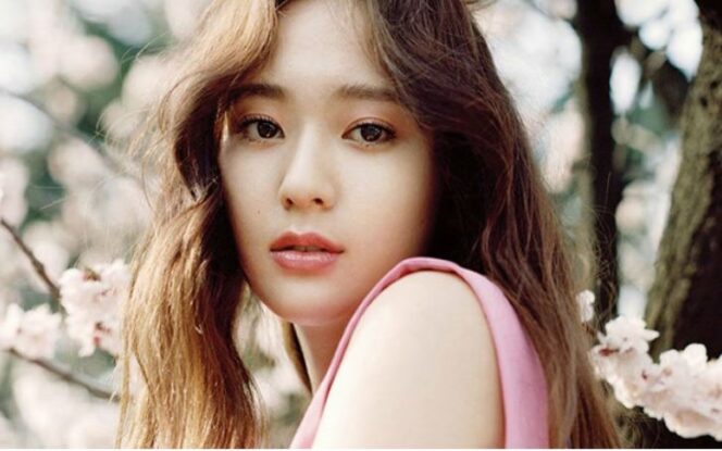 
					Penyanyi Krystal Jung (soompi)