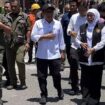 Menko PMK Pratikno meninjau evakuasi korban musala Ponpes Al Khoziny yang ambruk di Sidoarjo, Jawa Timur, Kamis 2 Oktober 2025. (Beritasatu.com/Juan Ardya Guardiola)