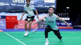 Rian Ardianto/Rahmat Hidayat saat bermain di Denmark Open 2025. (Beritasatu.com/Humas PP PBSI)