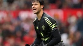 Kiper Man United Senne Lammens